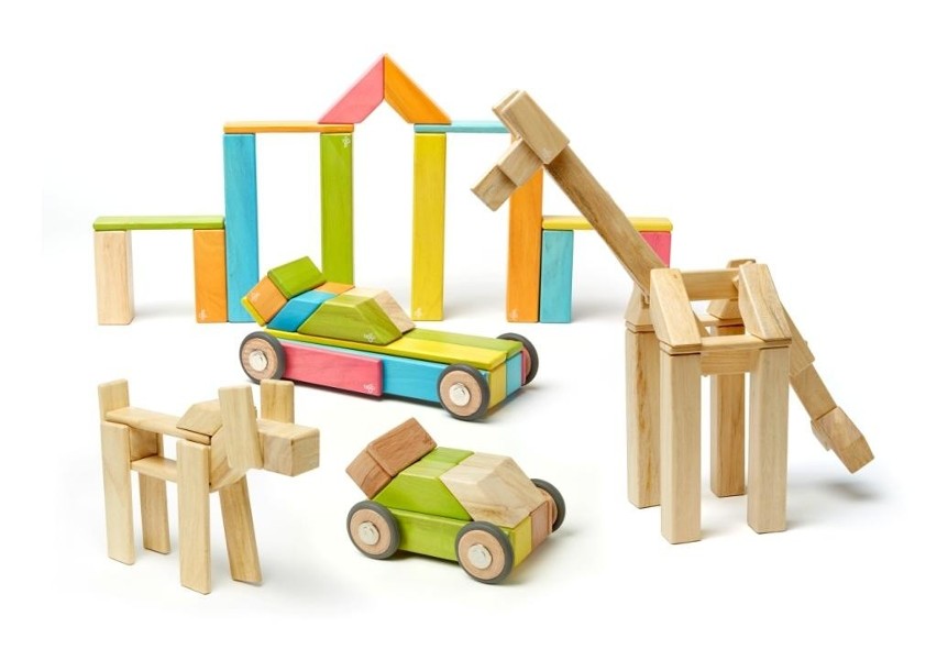 Drewniane zabawki w wielu kolorach...
