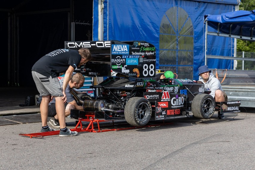 Bolid Politechniki Białostockiej zajął drugie miejsce w zawodach Formula Student East na Węgrzech (zdjęcia)