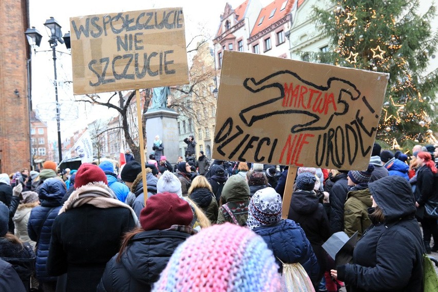 Na starówce w Toruniu odbył się dziś (13 stycznia) czarny...