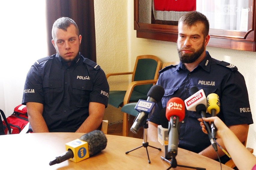 Ten policjant ze Szczecina to prawdziwy bohater! [wideo] 