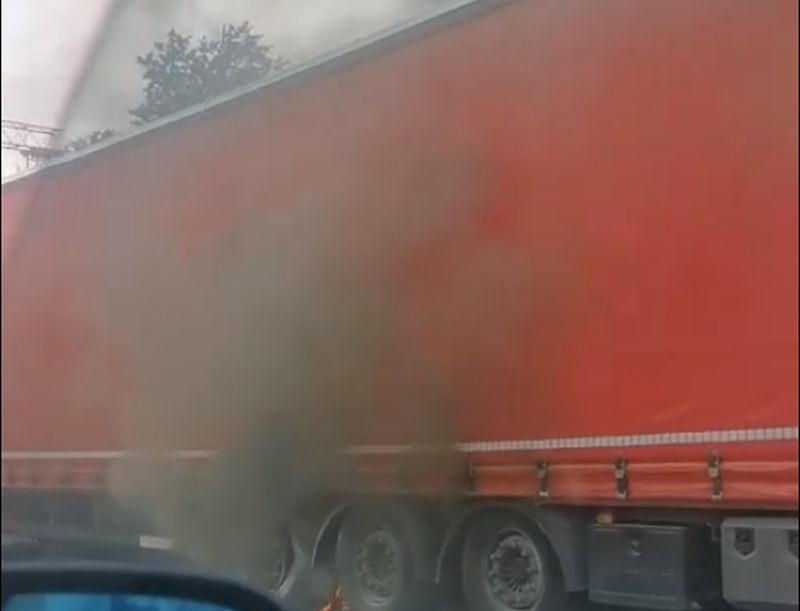 Białystok. Pożar ciężarówki na obwodnicy miasta. Tworzą się korki na Trasie Generalskiej w kierunku Warszawy [ZDJĘCIA]