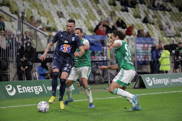 Kolejorz jest w coraz lepszej formie. W środowy wieczór rozbił Lechię w Gdańsku 3:0 po golach Kwekweskiriego, Velde i Skórasia. To był dobry występ podopiecznych trenera Johna van den Broma. Cieszy nie tylko wysokie zwycięstwo, ale też styl, w jakim zostało ono odniesione.Oto nasze wnioski po meczu w GdańskuZobacz kolejne zdjęcie ---->