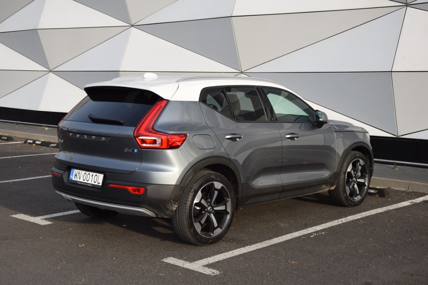 Volvo XC40...