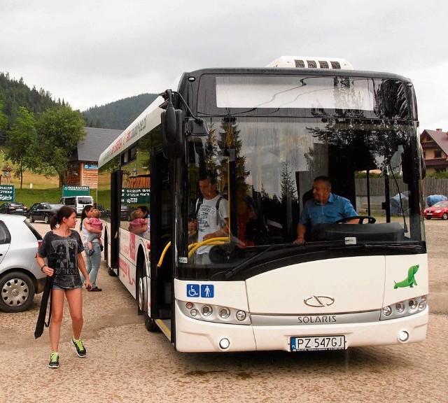 Autobus jest nowy i klimatyzowany, tylko niewielu turystów o tym wie