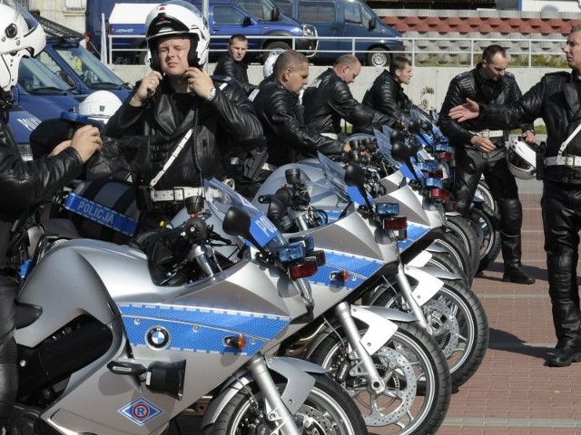 Dziesięć nowych motocykli marki BMW trafiło do policjantów z regionu.