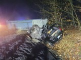 Śmiertelny wypadek w Boronowie (pow. lubliniecki). Trzy osoby zostały przygniecione przyczepą załadowaną węglem. Poniosły śmierć na miejscu