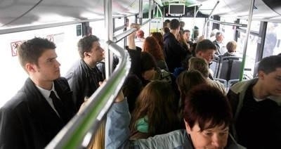 Czy mieszkańcy zdecydują, że kolejne autobusy będą jeździć inną trasą? FOT. ANDRZEJ BANAŚ