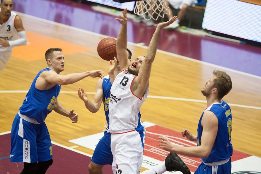 Wygrana koszykarzy Czarnych Słupsk z Asseco Gdynia 82:73