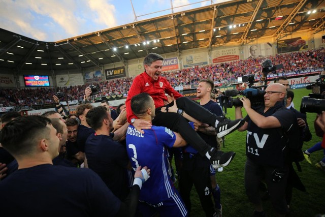 19.05.2019 rok. Piast Gliwice mistrzem Polski.   Zobacz kolejne zdjęcia. Przesuwaj zdjęcia w prawo - naciśnij strzałkę lub przycisk NASTĘPNE