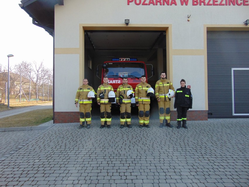 Strażacy z OSP Brzezinka oddali hołdu strażakom służącym...