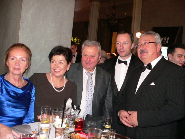 Radomscy goście gali (od lewej): Elżbieta Żuchowska, Helena Kowal, Jerzy Żuchowski, Jarosław Dybus i Jerzy Kowal.