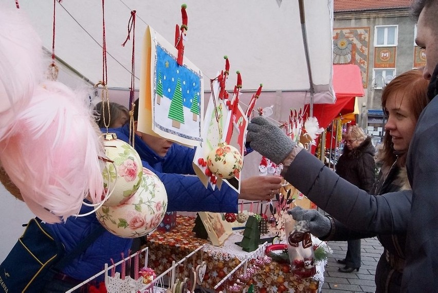 Migawka z jarmarku świątecznego na inowrocławskim Rynku.