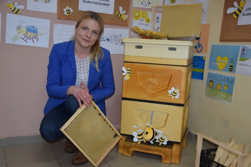 Szczaniec. Misją szkoły jest propagowanie pszczoły miodnej oraz zawodu pszczelarza. Tą pasją zaraziła ich nauczycielka Anna Mikułko