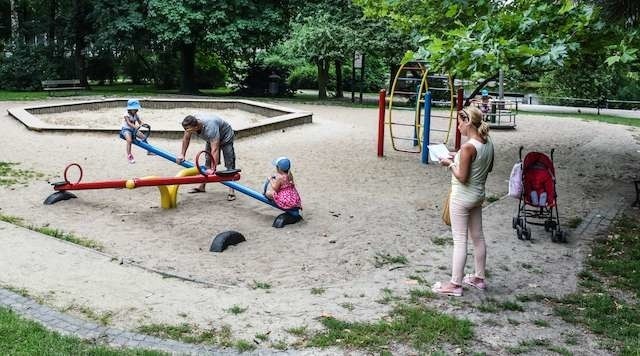 Stary plac zabaw w parku Kazimierza Wielkiego za kilka miesięcy doczeka się nowego wyposażenia. Na jesień będzie jak znalazł...