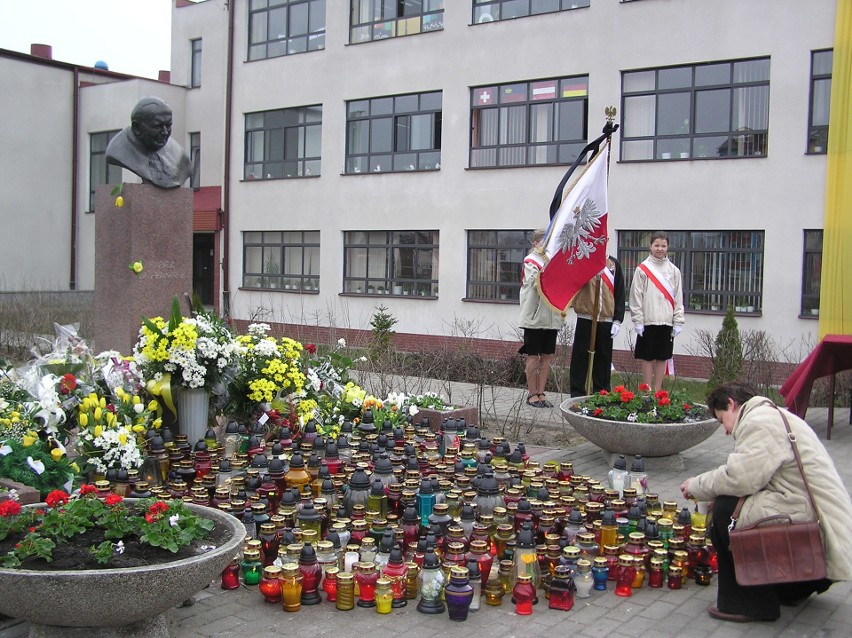 Rocznica śmierci Jana Pawła II. Tak go żegnaliśmy w 2005 roku. Archiwalne zdjęcia