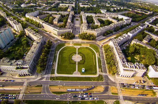 Dziennikarz BBC określił Nową Hutę żywym symbolem polskiej transformacji. Przekonajcie się, jakie atrakcje krakowskiej dzielnicy zrobiły na nim największe wrażenie. Oto nasz przewodnik po Nowej Hucie!Zdjęcie na licencji CC BY-SA 4.0.