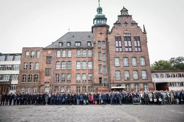 Szkoły Okrętowe i Techniczne CONRADINUM to niekwestionowany lider jeżeli chodzi o najstarsze szkoły w Gdańsku. Szkoła założona została przez Karola Fryderyka Conradiego w 1801 roku w Jankowie. W roku 1900 została przeniesiona do Gdańska Wrzeszcza, gdzie znajduje się do dziś.