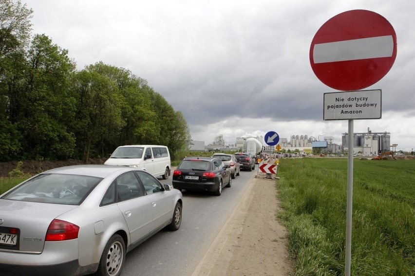 Budują rondo, zamknęli drogę. Kierowcy lekceważą zakazu wjazdu. Posypią się mandaty?