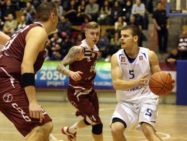 Tomasz Balcerek (z prawej) w najbliższym sezonie będzie występował w III lidze.