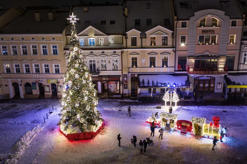 Rzeszowski rynek w zimowej scenerii [ZDJĘCIA]