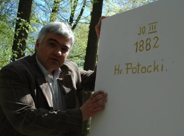 - W miejscu tragicznej śmierci Stanisława Jana Potockiego stoi obelisk - mówi Krzysztof Pietrzyński, sekretarz gminy Praszka. 