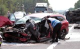 Poważny wypadek na S3. Ford zderzył się czołowo z ciężarówką. Dwie osoby ranne (zdjęcia)