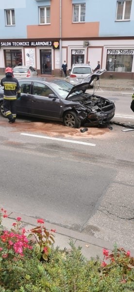 Wypadek na ulicy Zwycięstwa w centrum Koszalina. BMW i audi rozbite [zdjęcia] 