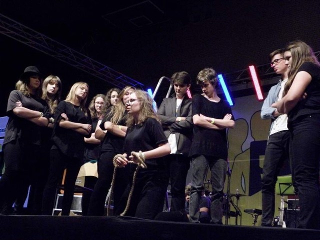 Teatr "Drabina" z Publicznego Gimnazjum nr 1 w Żninie otrzymał wyróżnienie.