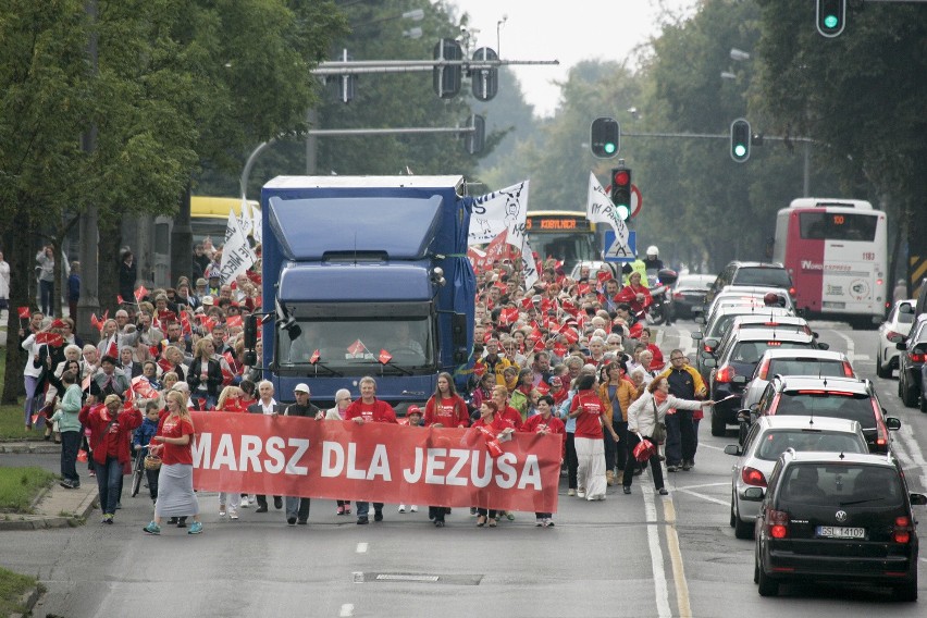 Marsz dla Jezusa przeszedł ulicami Słupska (zdjęcia, wideo)