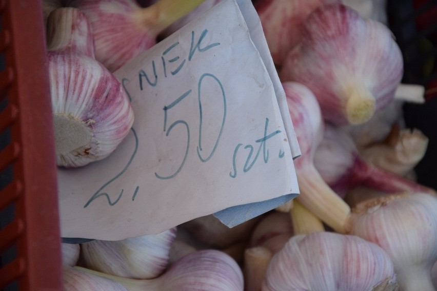 Ceny warzyw na targowisku w Nowej Soli, 27 maja 2020 r.