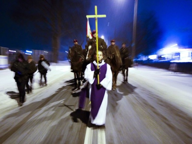 Trumny bohaterów bitwy pod Sokołdą trafiły na supraski cmentarz. Tu będą czekać na powstanie mogiły w Kopnej Górze.