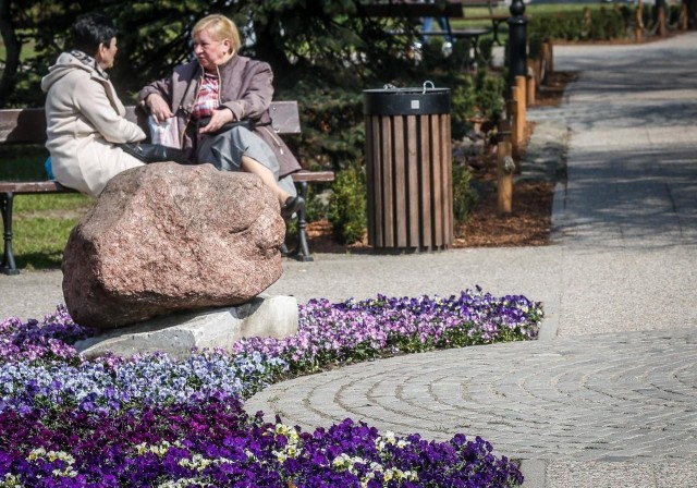 Nie od dziś wiadomo, że samotność i zły nastrój może niekorzystnie wpływać na nasze zdrowie psychiczne. Okazuje się jednak, że również może mieć związek z naszą kondycją fizyczną, a dokładniej — z szybkością starzenia się. Co ma największy wpływ nanasze starzenie się? Sprawdźcie!WIĘCEJ NA KOLEJNYCH STRONACH>>>