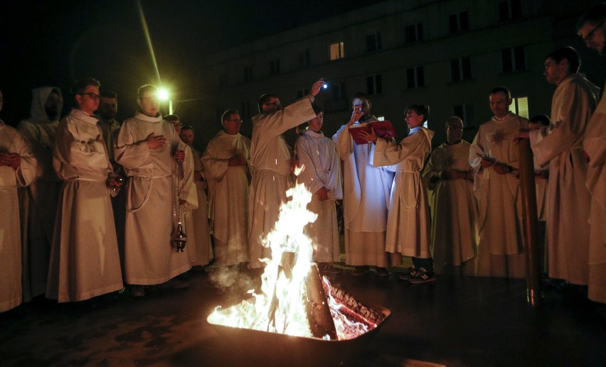 Liturgia światła i poświęcenie ognia u rzeszowskich...