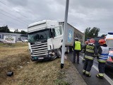 Wypadek w Romanowie. Ciężarówka najechała na tył samochodu osobowego ZDJĘCIA