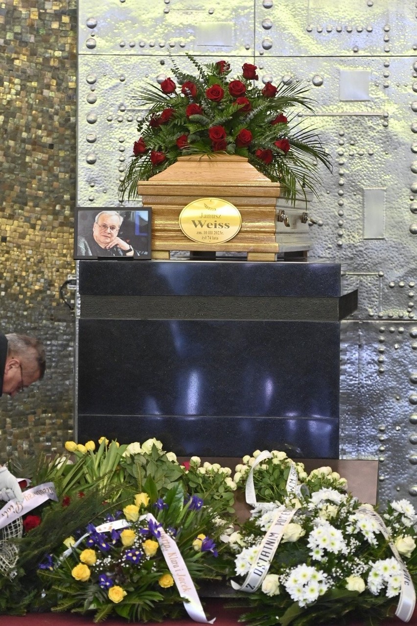 Pogrzeb Janusza Weissa. Rodzina i przyjaciele pożegnali wybitnego dziennikarza
