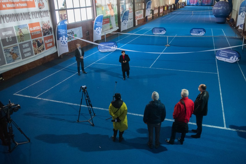 Po modernizacji w hali AZS mogą trenować również tenisiści i...