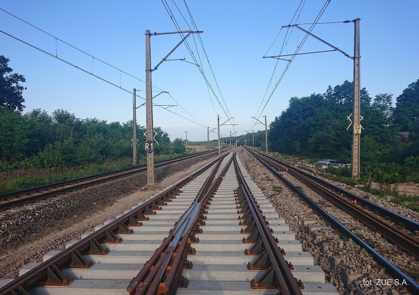 Budowa łącznicy w Czarncy koło Włoszczowy. Podróż pociągiem z Kielc do Warszawy przez Centralną Magistralę Kolejową w dwie godziny 20 minut