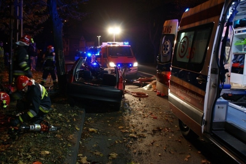 Wypadek w Krotoszynie: Dwaj młodzi mężczyźni w ciężkim...