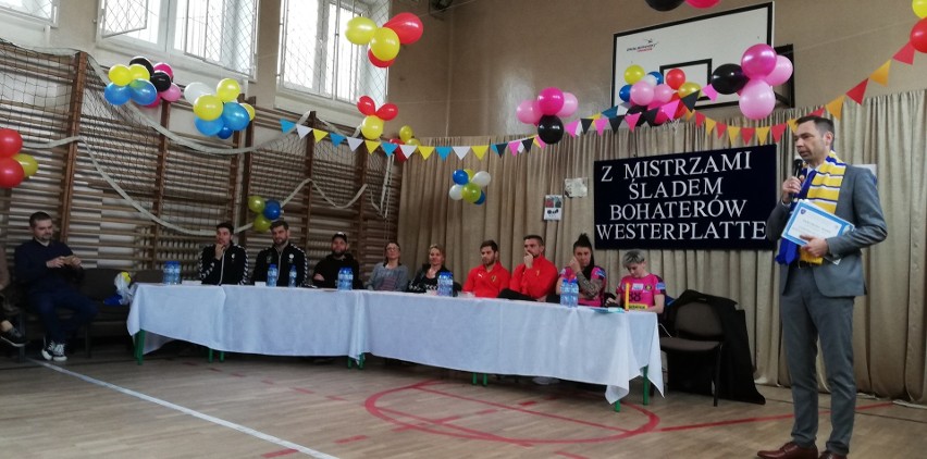 Szkołę odwiedzili: piłkarki ręczne Korony Handball Kielce -...
