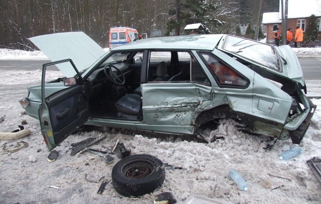 Tak wygląda polonez, którego kierowca spowodował dzisiaj wypadek na krajowej trójce.