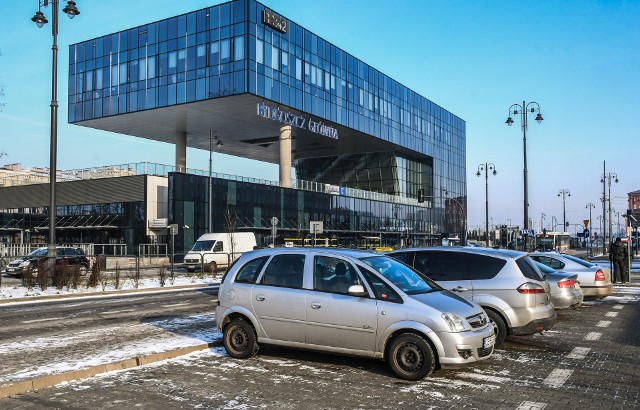 PKP S.A. ujednolica standard zarządzania obszarami płatnego parkowania przy dworcach kolejowych. Teraz czas na parking przy stacji PKP Bydgoszcz Główna.