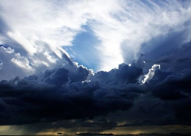 Silne burze w Polsce 19.08.2019. Gdzie jest burza? Sprawdź radar burzowy online. Polscy Łowcy Burz wydali ostrzeżenie drugiego stopnia