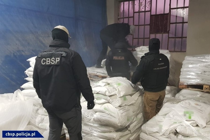 Przemyt 2 ton kokainy z Kolumbii do Polski. Wielka akcja policji i Krajowej Administracji Skarbowej