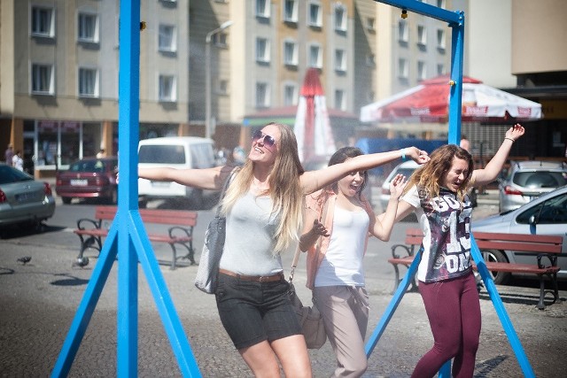 Kurtyna przyda się jeszcze dziś i jutro.- We wtorek temperatura wzrośnie do 28 stopni Celsjusza, nad morzem będą 22 stopnie przy słabym północno-wchodnim wietrze - mówi Krzysztof Ścibor z Biura Prognoz Pogody Calvus.