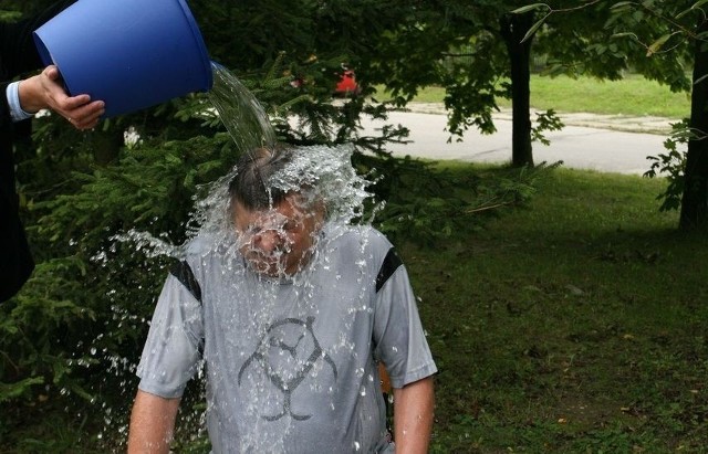 Insp. Jarosław Adamski dla chorych dzieci w ramach akcji „Splash”.