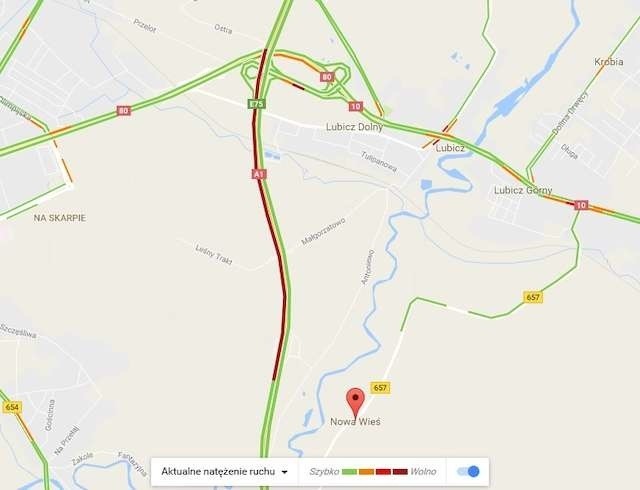 Na czerwono zaznaczony jest korek na autostradzie pod Toruniem