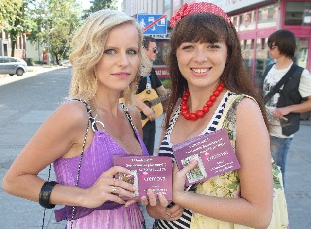 Paulina Wójcik - miss Kaniowa 2010 oraz Ilona Gruszka, Miss Kaniowa 2009 zachęcały przechodniów do odwiedzenia lodziarni Cremova.