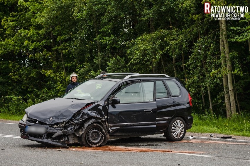 Sędki. Czołowe zderzenie na DK 16. Trzy osoby trafiły do szpitala (zdjęcia)