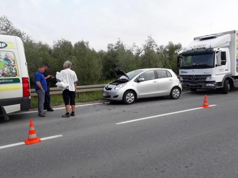 Brzezna. Zderzenie trzech samochodów. Jedna osoba poszkodowana [ZDJĘCIA]