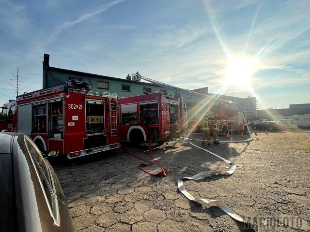 Opole. Pożar dachu w budynku magazynowym przy ul. Niemodlińskiej